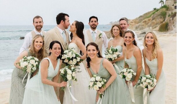 groomsmen and groomswomen Beach wedding