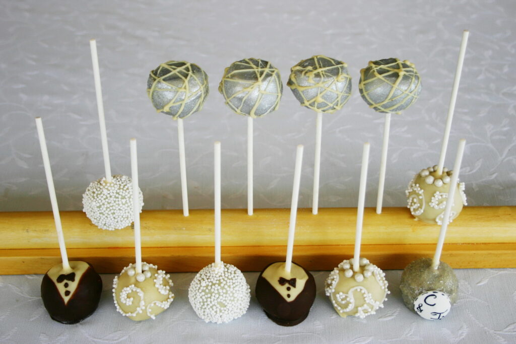 Cake pops at wedding ideas