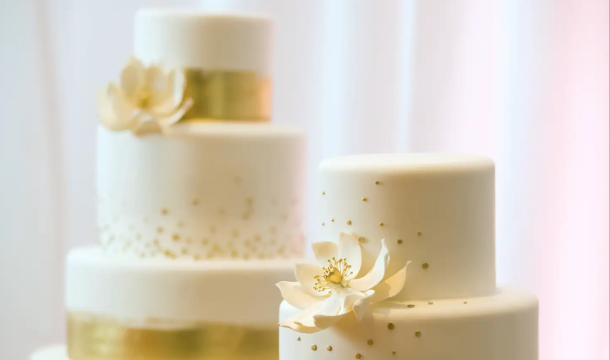 White and gold wedding cake